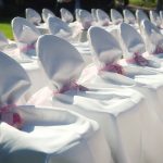 Stühle auf Open-Air-Hochzeit - Fotograf für Hochzeit in Würzburg
