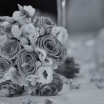 Brautstrauss auf dem Tisch am Abend - Hochzeitsreportage
