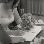 Hochzeitsfotografie Wuerzburg - Hochzeitsreportage - Unterschrift der Braut
