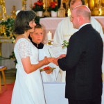Ringtausch in der Kirche auf KODAK Gold 200 - Hochzeit - Fotograf Ulf Pieconka - Würzburg